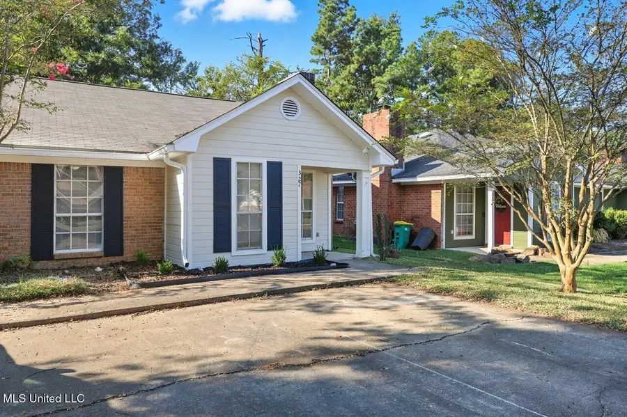 327 Peach Orchard Drive, Ridgeland, MS 39157 - Image #2