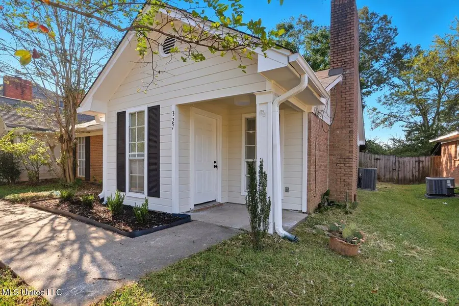 327 Peach Orchard Drive, Ridgeland, MS 39157 - Image #3