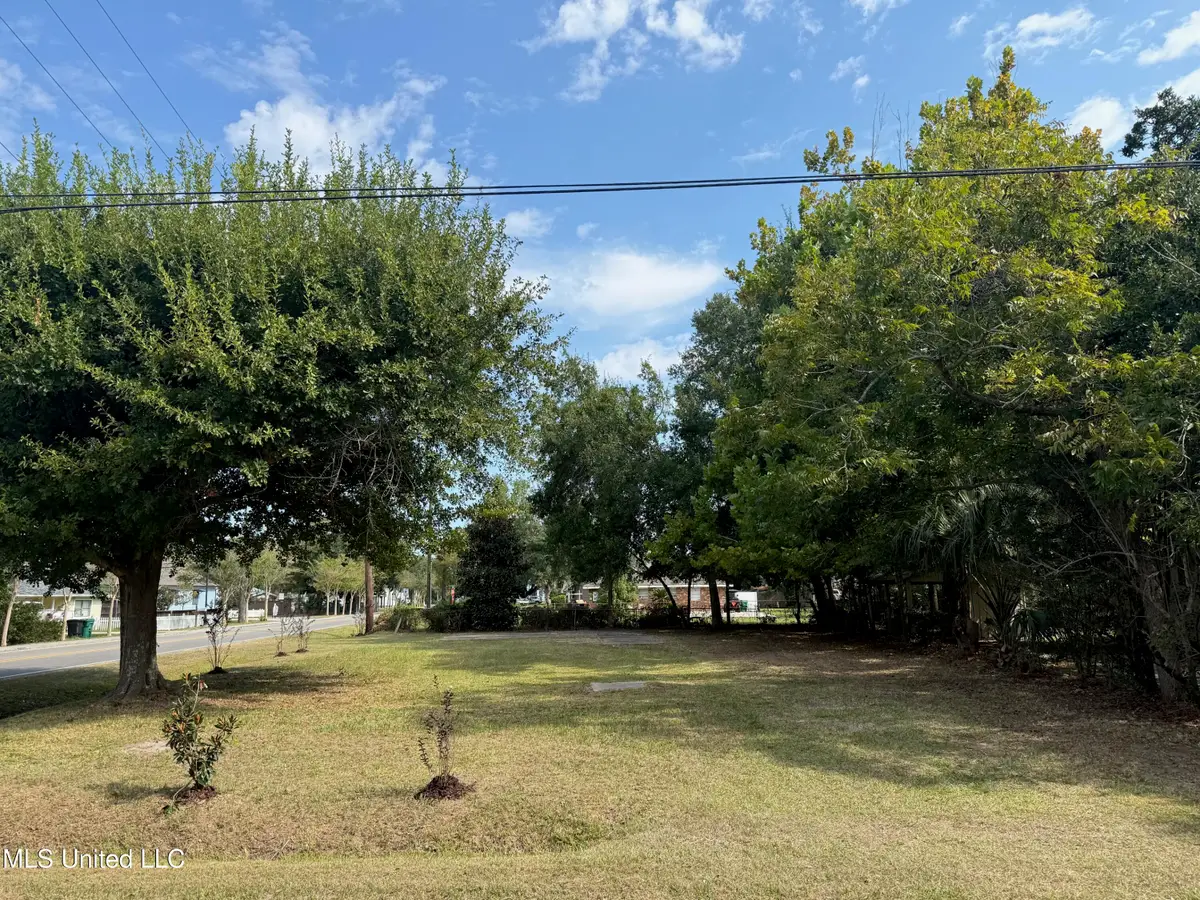 435 Demontluzin Avenue, Bay Saint Louis, MS 39520 - Image #1
