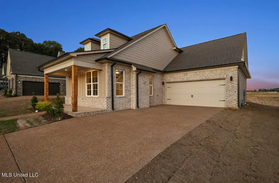 952 Coahoma Court, Nesbit, MS 38651 - Image #2