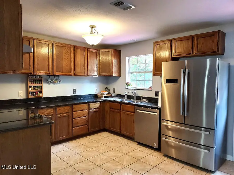 1605 S 2nd Street, Ocean Springs, MS 39564 - Image #2