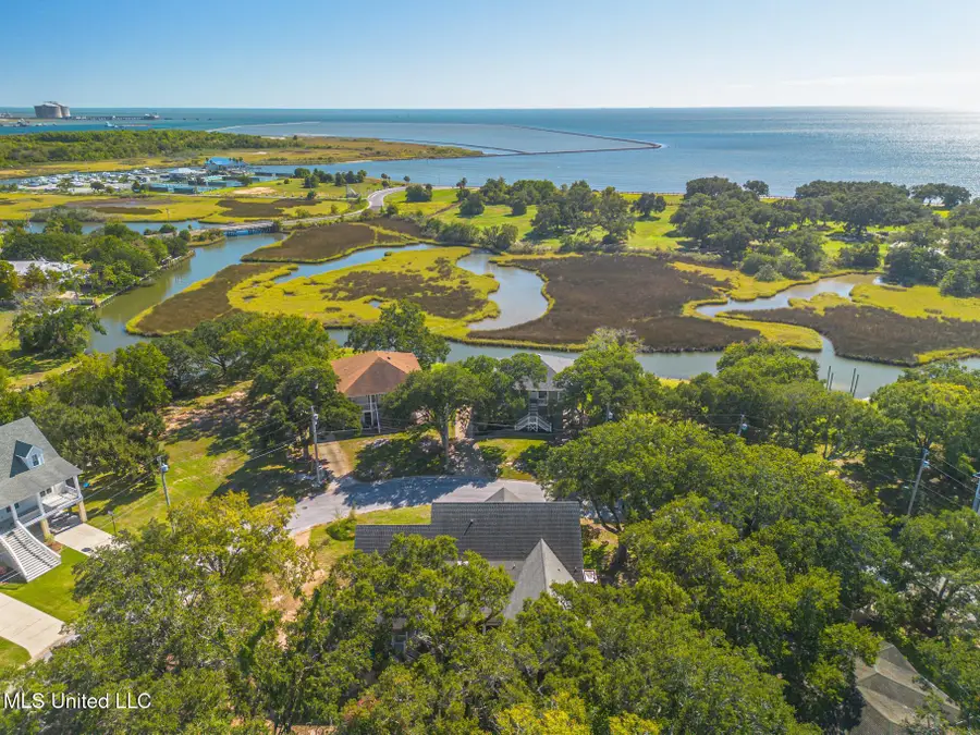 726 Wiggins Circle, Pascagoula, MS 39581 - Image #2