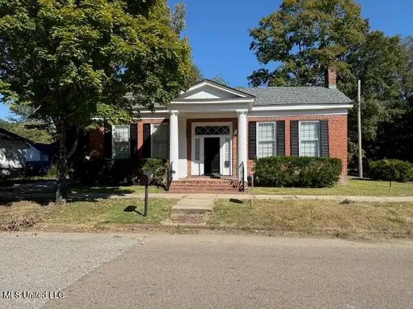 201 S Center Street, Holly Springs, MS 38635