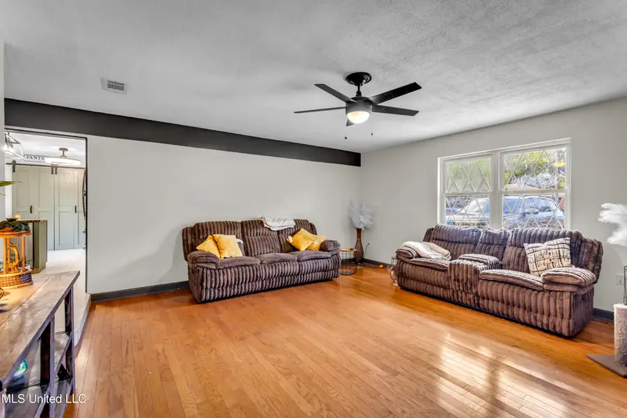5008 Friar Tuck Avenue, Pascagoula, MS 39581 - Image #3