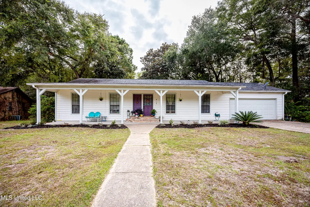 109 Reynolds Circle, Ocean Springs, MS 39564 - Image #1