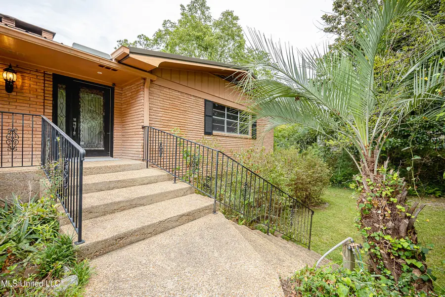 1204 Hillcrest Drive, Ocean Springs, MS 39564 - Image #3