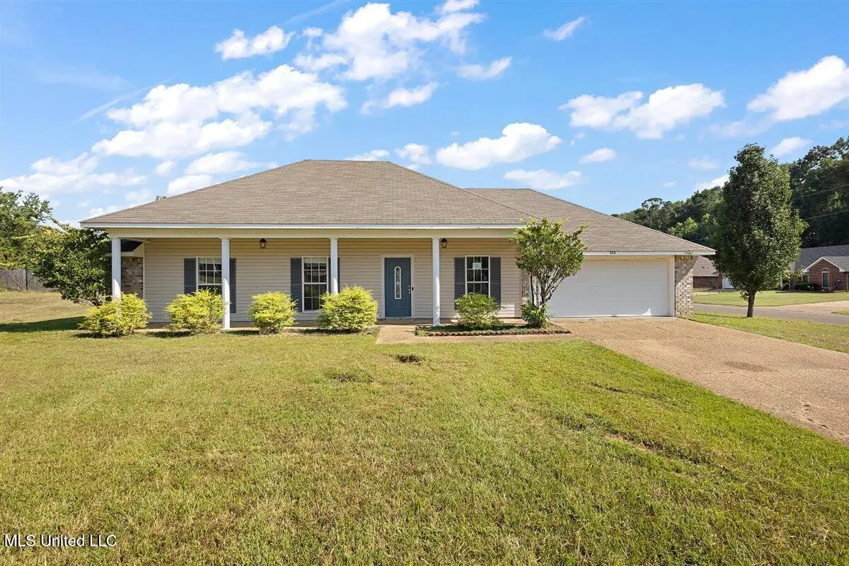 600 Madeline Cove, Florence, MS 39073 - Image #1