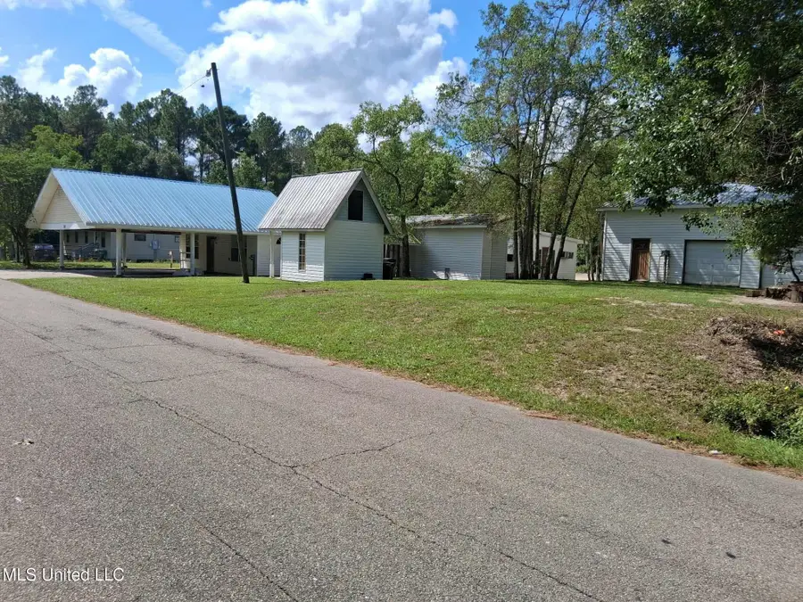 8133 Leake Street, Bay Saint Louis, MS 39520 - Image #2
