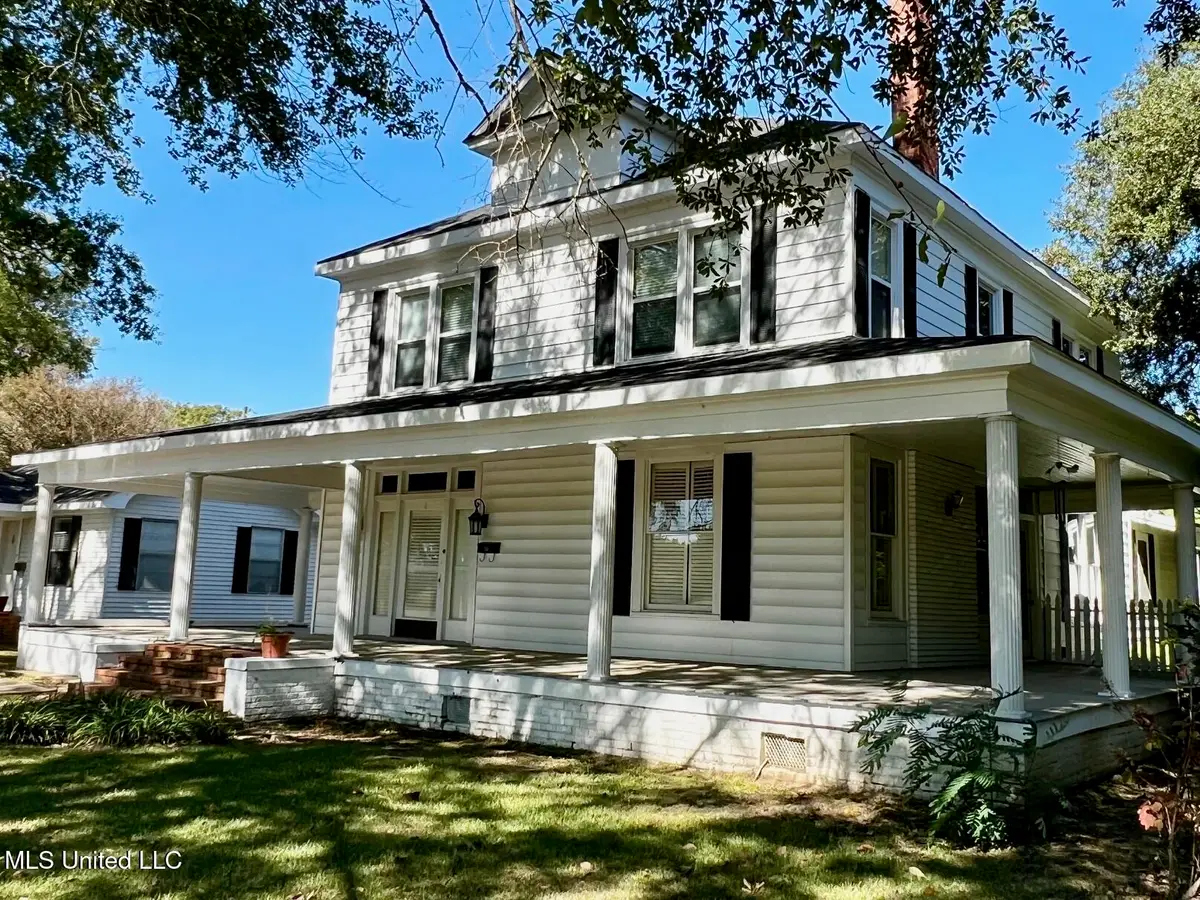 413 E Claiborne Avenue, Greenwood, MS 38930 - Image #1