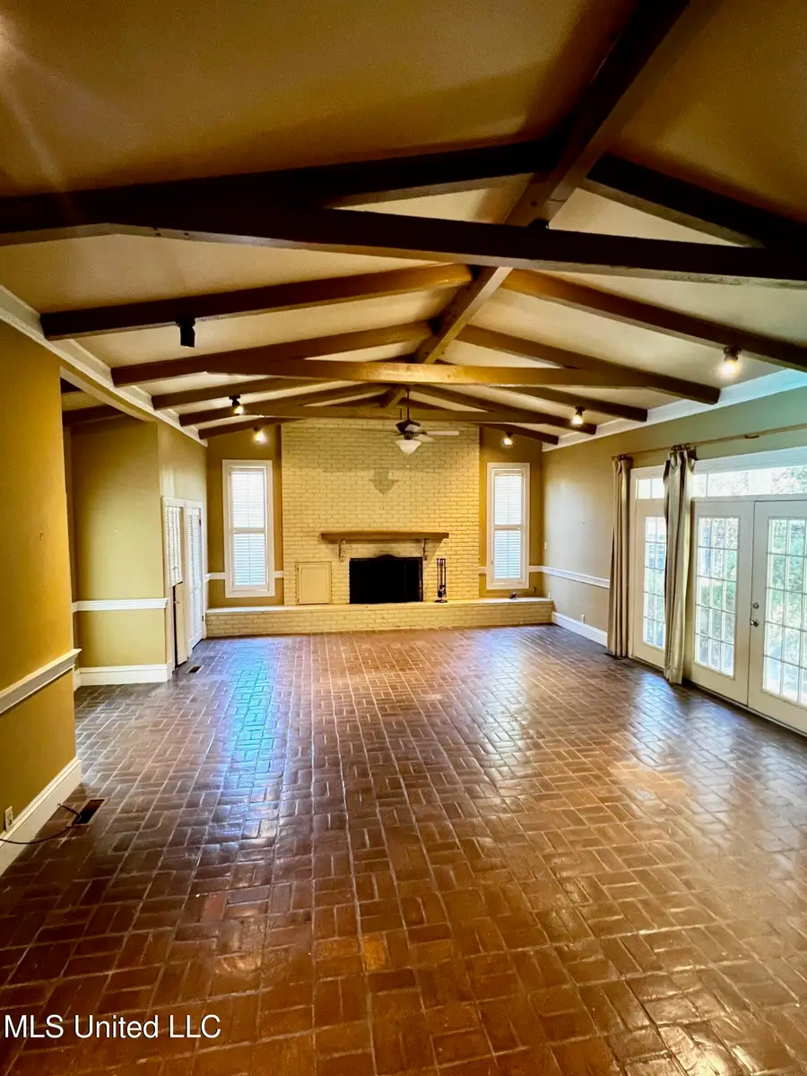 413 E Claiborne Avenue, Greenwood, MS 38930 - Image #3