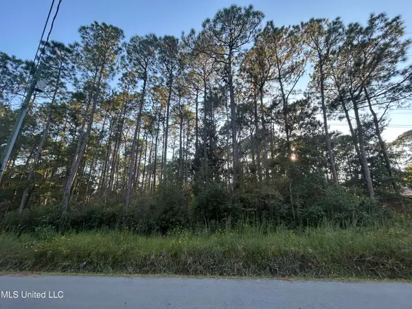 Oak Street, Ocean Springs, MS 39564