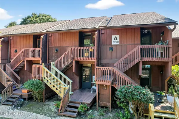 206 Lakeside Villa, Diamondhead, MS 39525