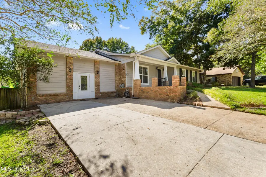105 Reynolds Circle, Ocean Springs, MS 39564 - Image #2