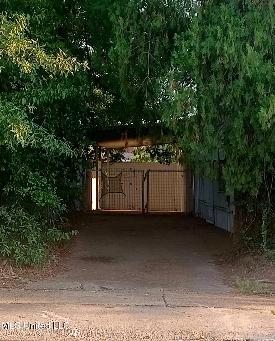 108 E North Street, Canton, MS 39046 - Image #3