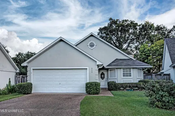 212 N Shadow Lake Drive, Clinton, MS 39056