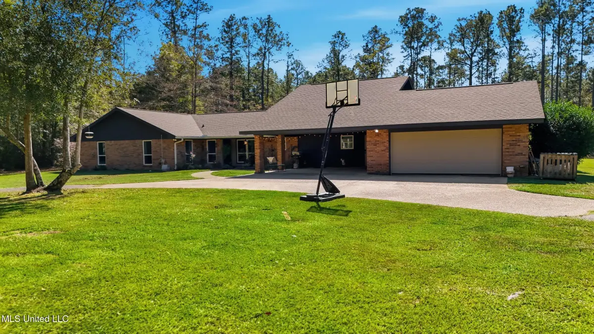 192 Sycamore Road, Carriere, MS 39426 - #1