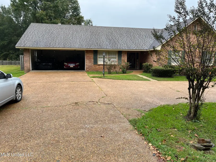 810 Colonial Circle, Jackson, MS 39211 - Image #2
