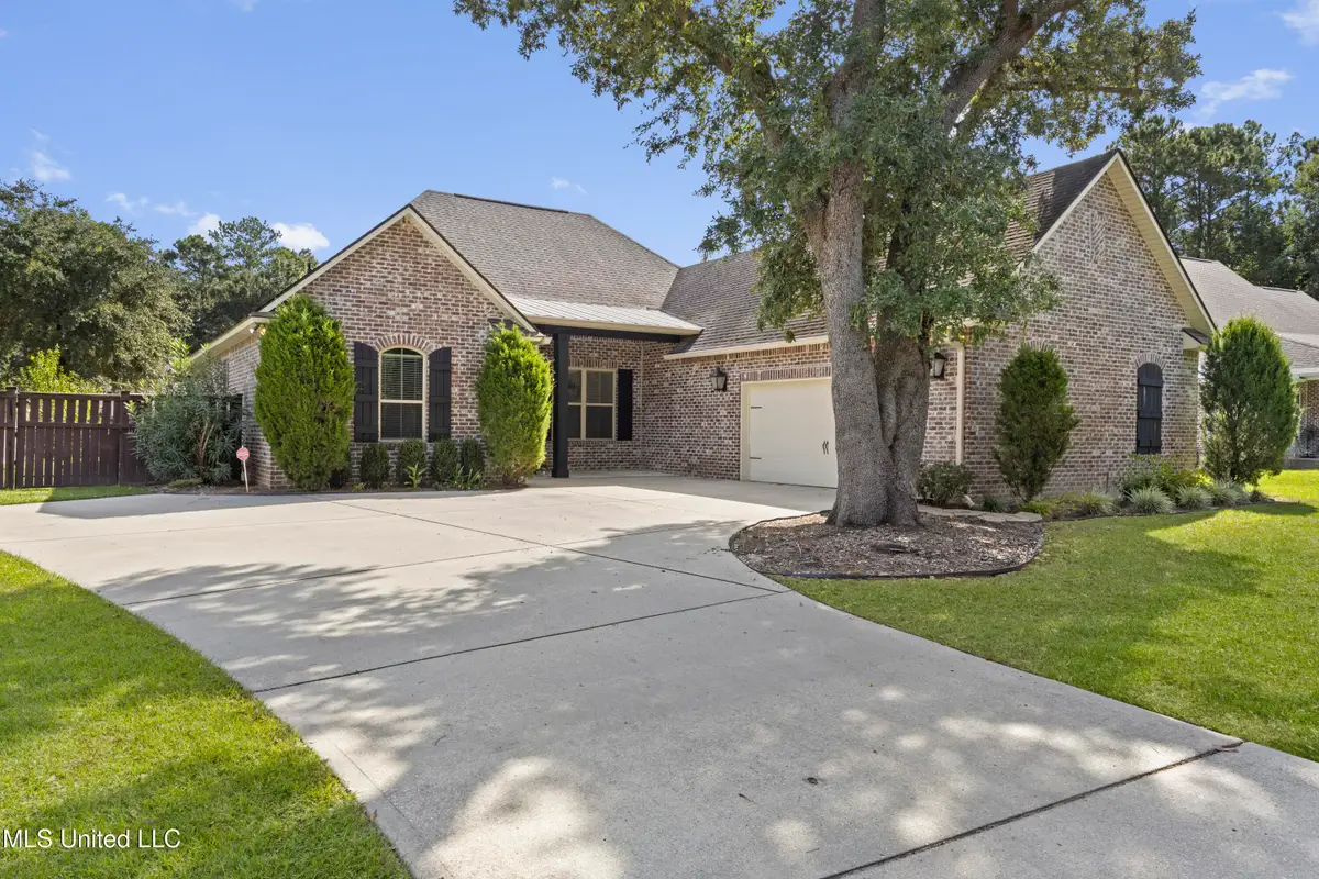 106 W Park Drive, Ocean Springs, MS 39564 - #1