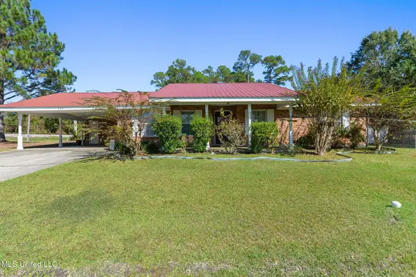 326 S Central Avenue, Waveland, MS 39576