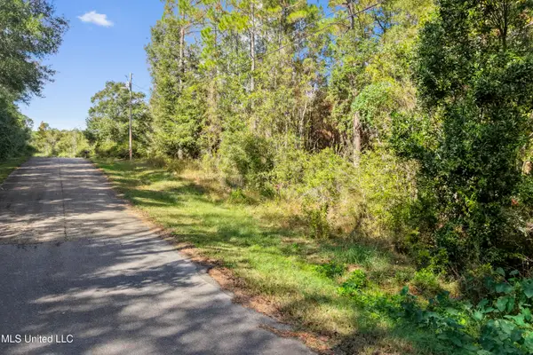 Hillside Road, Biloxi, MS 39532