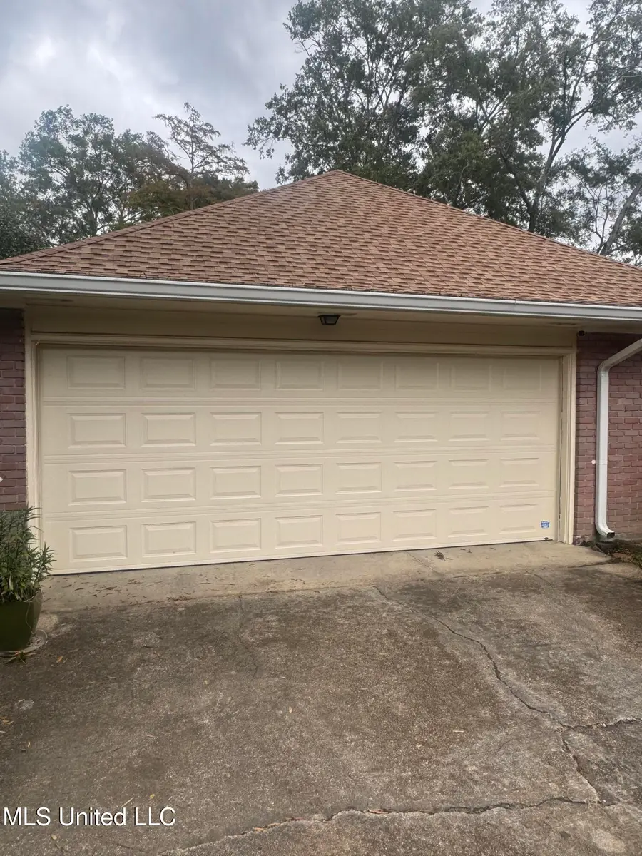 5216 Meadow Oaks Park Drive, Jackson, MS 39211 - #3