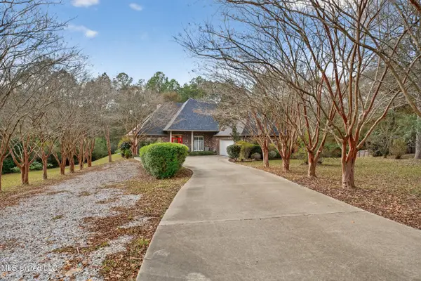 34 Chinaberry Circle, Carriere, MS 39426