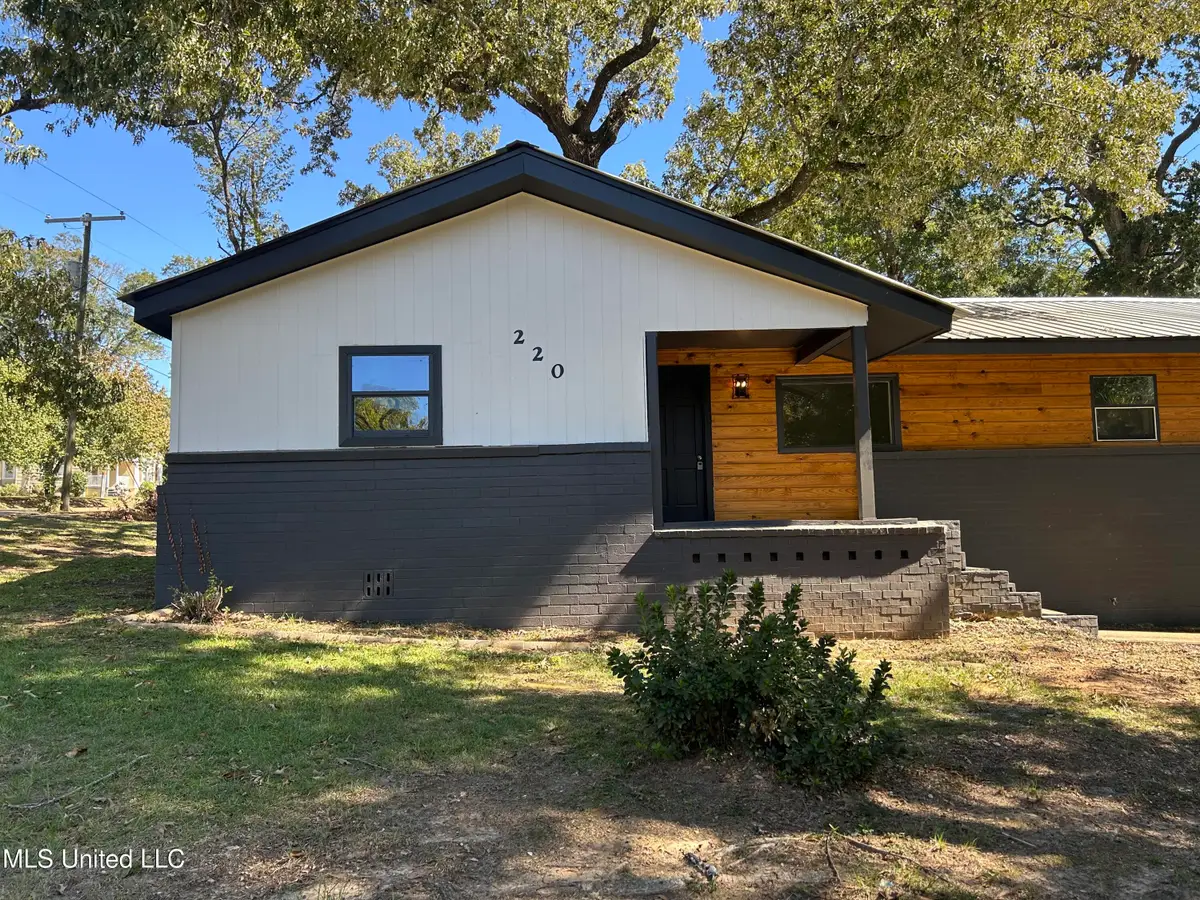 220 N James Avenue, McComb, MS 39648 - Image #1