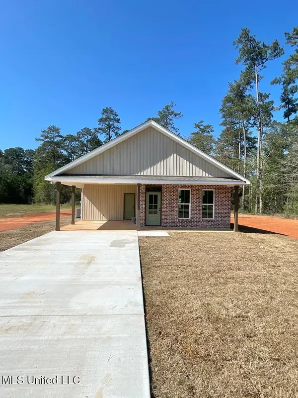 4 Dan Stewart Road, Picayune, MS 39466