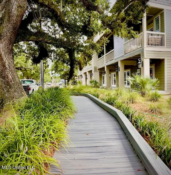 922 Porter Avenue, Ocean Springs, MS 39564