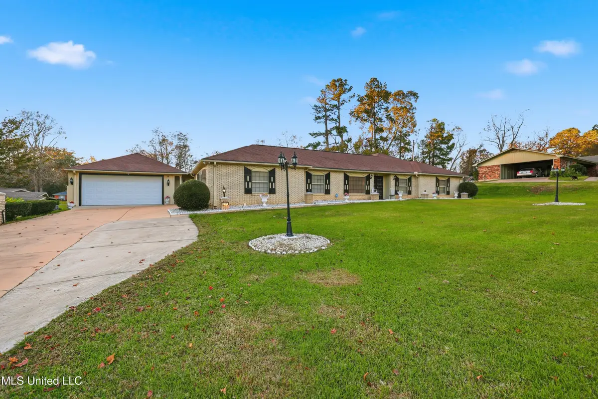 206 Plantation Drive, Vicksburg, MS 39183 - Image #1