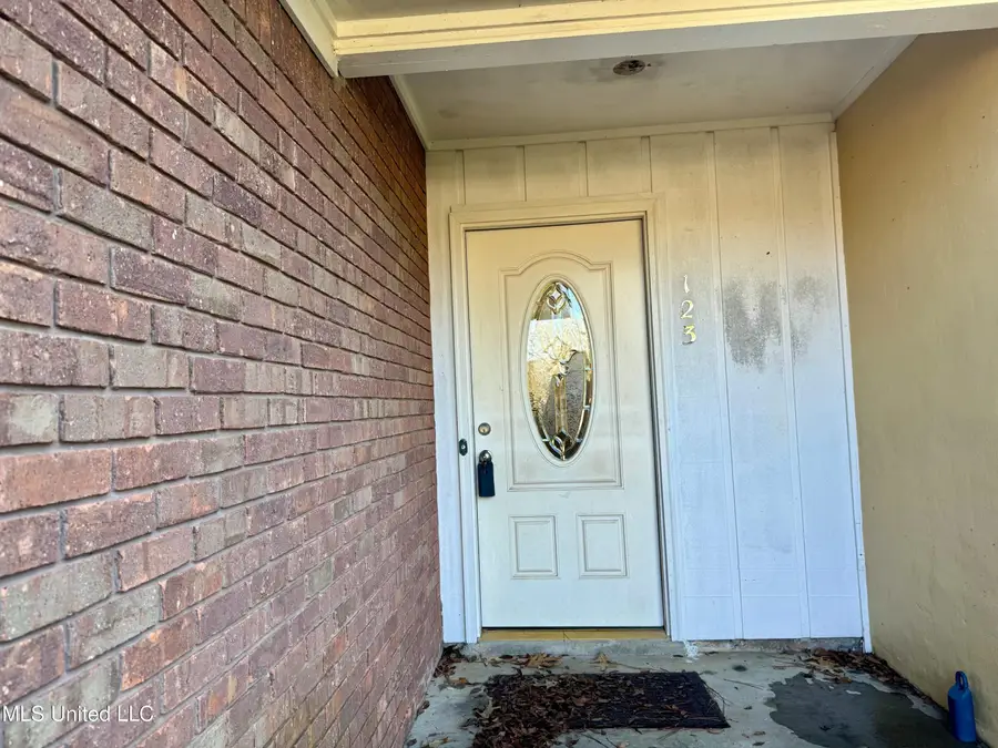 123 Fairoaks Drive, Jackson, MS 39212 - Image #2