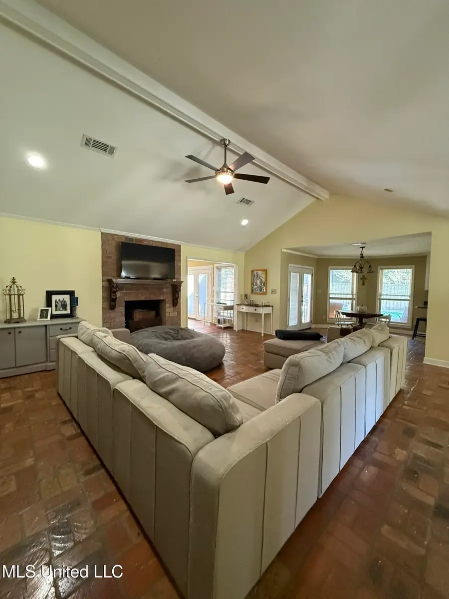 1202 Heidenheim Drive, Pascagoula, MS 39581 - Image #3