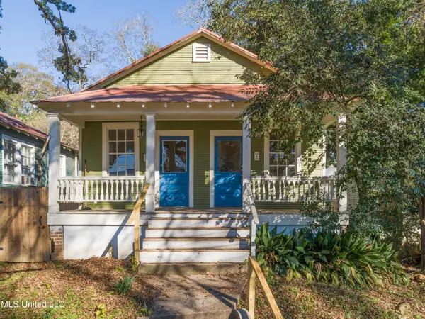 207 Saint Mary Street, Natchez, MS 39120