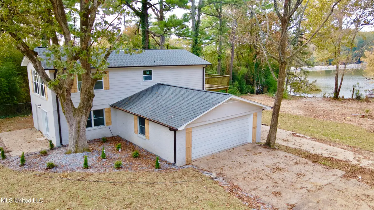 7325 E Shahkoka Drive, Olive Branch, MS 38654 - Image #1