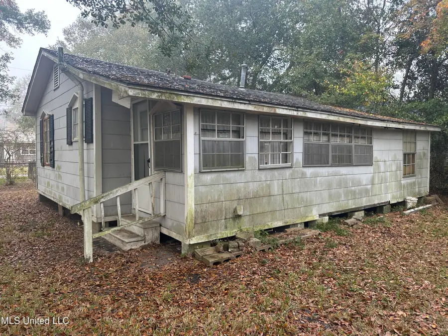 1020 Beach Avenue, Gulfport, MS 39501 - Image #2