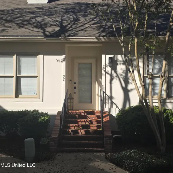 921 Bayridge Drive, Jackson, MS 39211