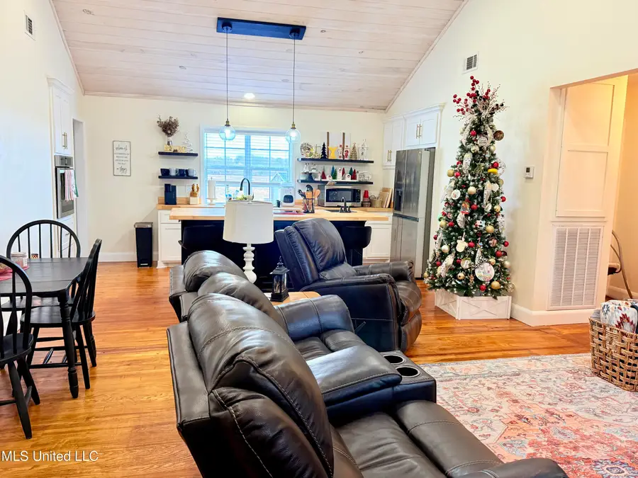 1116 James Road, Gore Springs, MS 38929 - Image #2