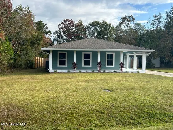 122 Lakeside Drive, Waveland, MS 39576