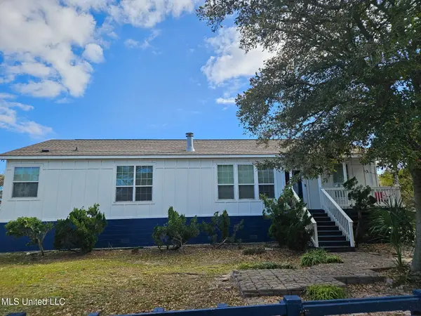 1514 Ellis Drive, Pass Christian, MS 39571