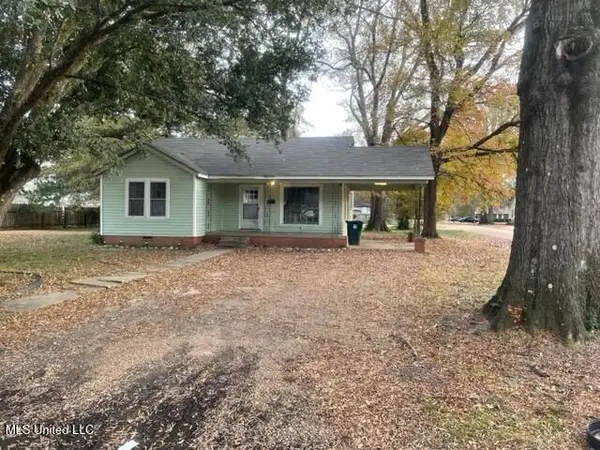 707 W Jefferson Avenue, Greenwood, MS 38930