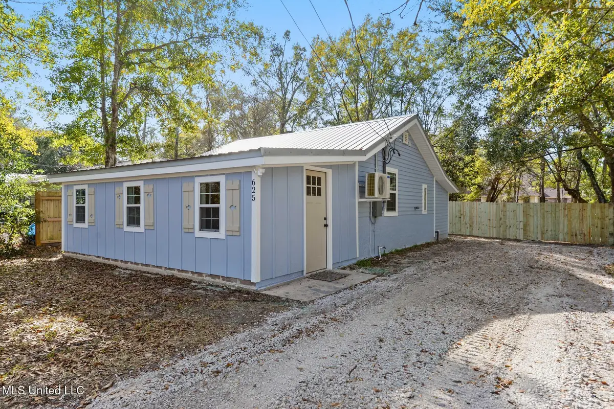 625 Saint Anthony Street, Waveland, MS 39576 - Image #1
