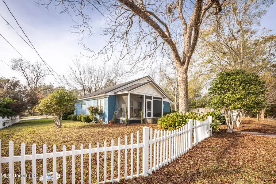 206 N Fifth Street, Wiggins, MS 39577 - #3