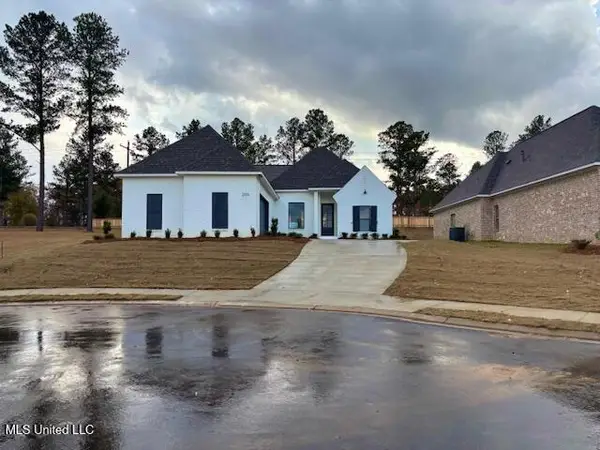 209 Lake Crest Drive, Madison, MS 39110