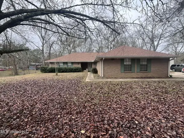 811 N Maple Drive, D Lo, MS 39062