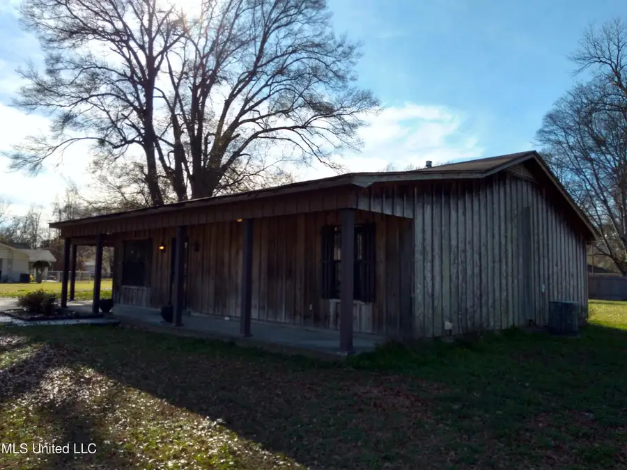 207 N Fulton Avenue, Isola, MS 38754 - Image #2