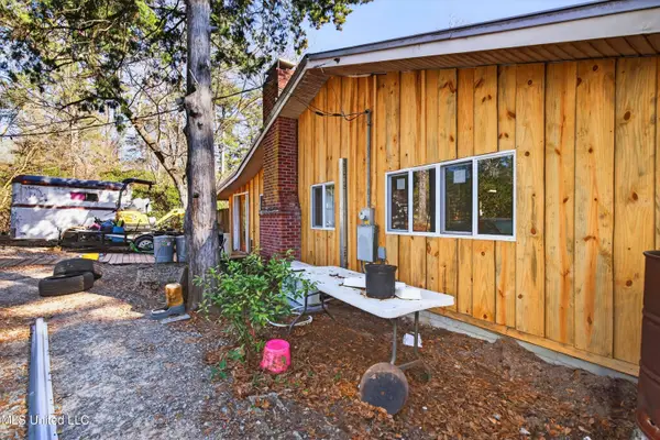 110 Bobwhite Lane, Lucedale, MS 39452