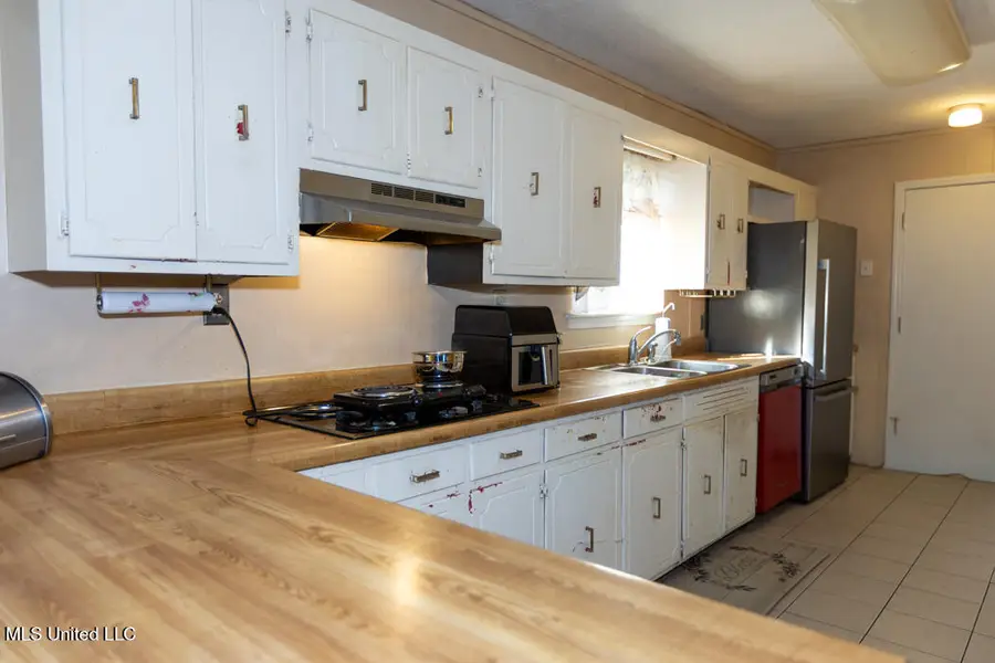 8131 Oakbrook Drive, Southaven, MS 38671 - Image #2