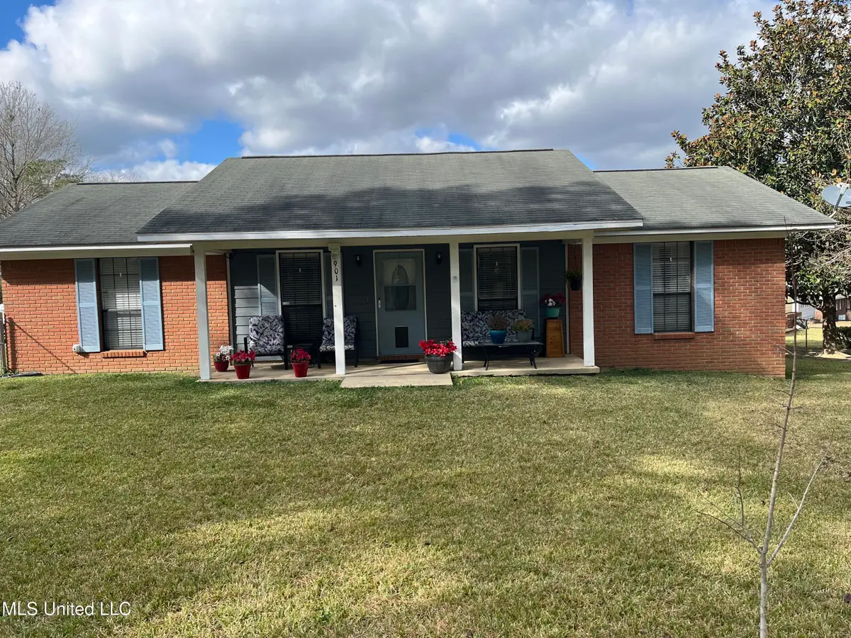 901 Parkway Drive, Wiggins, MS 39577 - Image #1