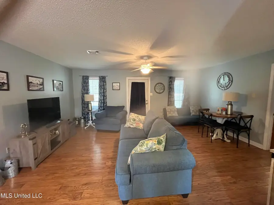 901 Parkway Drive, Wiggins, MS 39577 - Image #2