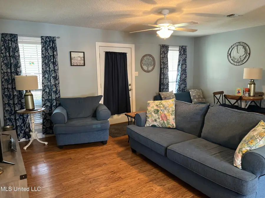 901 Parkway Drive, Wiggins, MS 39577 - Image #3